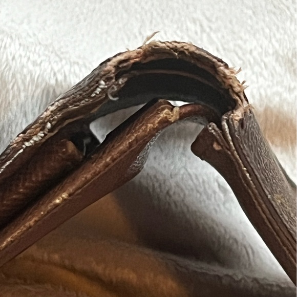 Authentic Vintage Louis Vuitton Bi-Fold Wallet - Picture 6 of 15